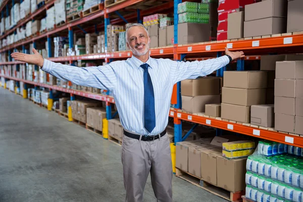 Hombre de negocios mirando la cámara — Foto de Stock