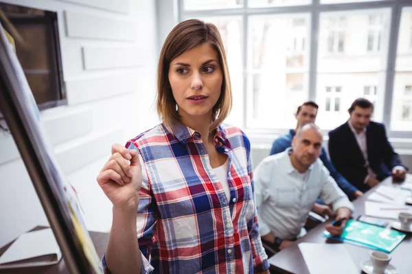 Confused businesswoman giving presentation — Stock Photo, Image