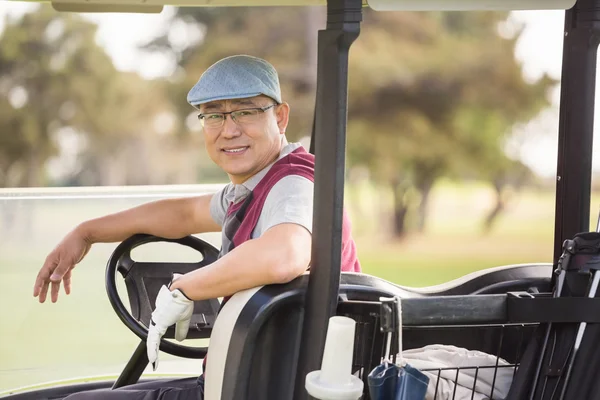 Golfista sorridente e posa — Foto Stock