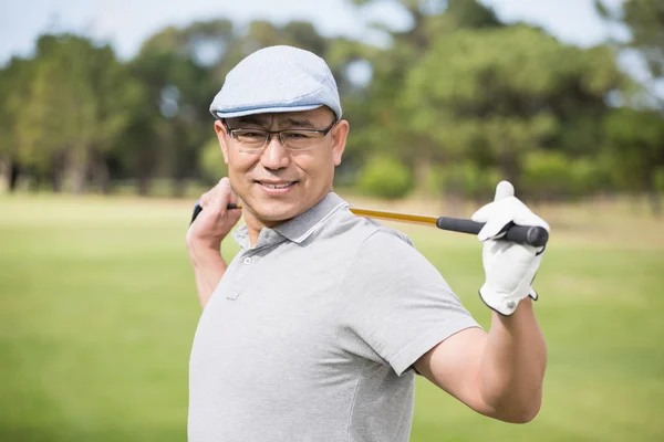 Confident man holding golf club — Stock Photo, Image