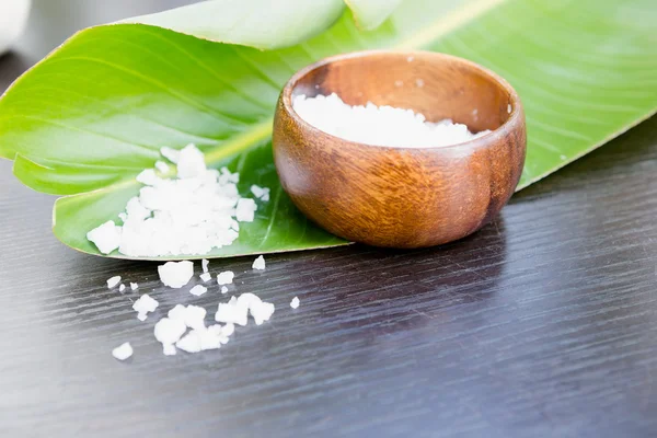 Bath salt in bowl with leaf on table — Stock Photo, Image