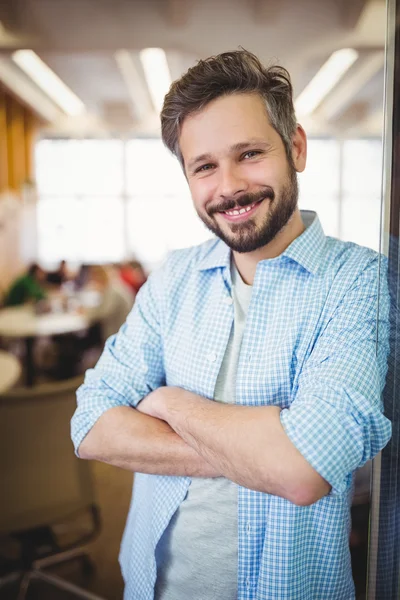 Glada affärsman i office cafeteria — Stockfoto