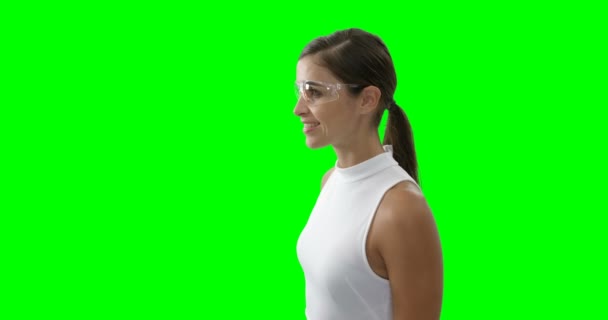 Femme utilise un écran tactile virtuel — Video