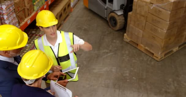 Worker and manager using a digital tablet — Stock Video