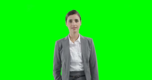 Mujer de negocios usando una pantalla táctil virtual — Vídeo de stock