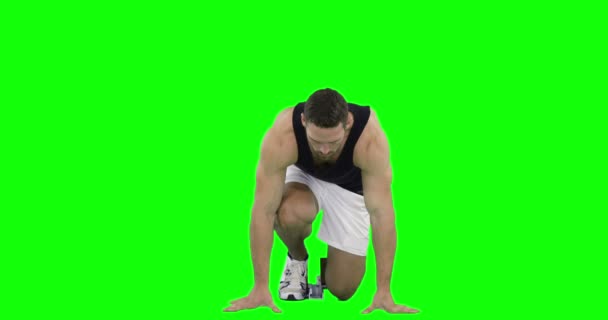 Hombre practicando para correr desde el bloque de partida — Vídeo de stock