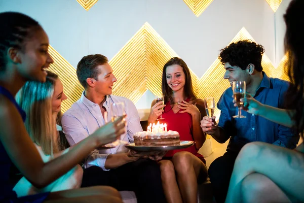 Přátel se napít šampaňského — Stock fotografie