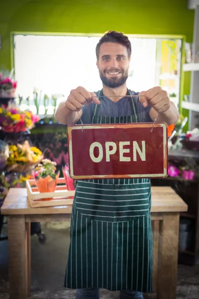 他家花店在举行开放招牌的男性花店 — 图库照片