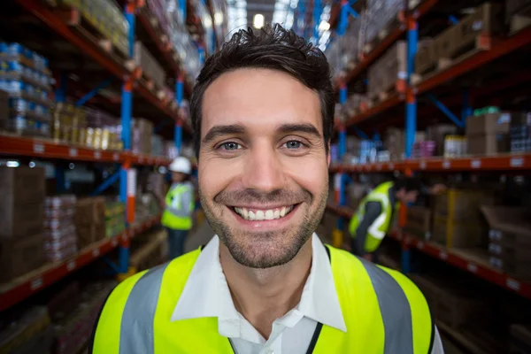 Primer plano del trabajador sonriente — Foto de Stock