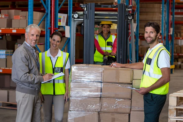 Manager and workers are posing and looking the camera — Stock Photo, Image