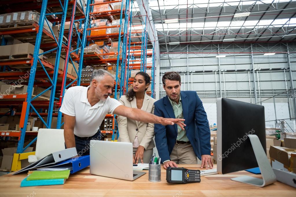 менеджер склада. оператор склада. руководитель склада. диспетчерское сопровождение. логист.