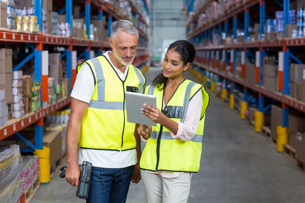 Portrait of workers are standing and looking a tablet — Stock Photo, Image