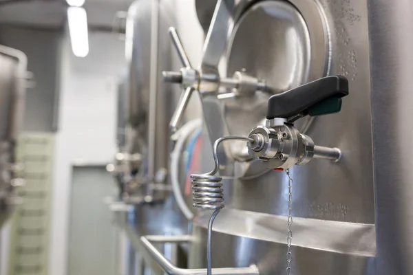 Крупный план машины для тестирования пива — стоковое фото