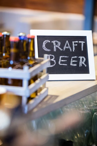 Craft beer geschreven op leisteen — Stockfoto