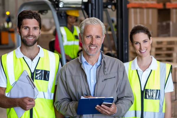 Portrait of manager is posing next to the workers and smiling — Stock Photo, Image