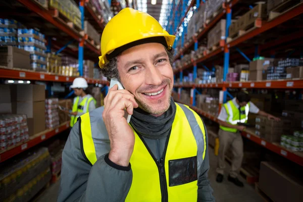 Worker using mobile phone — Stock Photo, Image