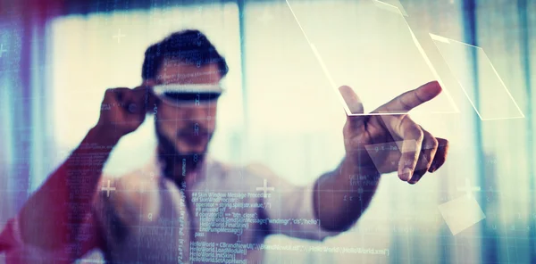 Businessman using oculus — Stock Photo, Image