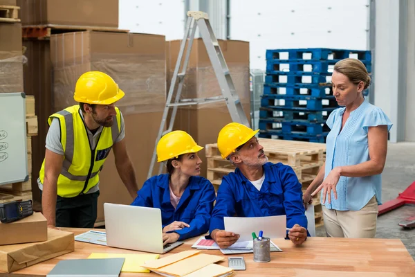 Warehouse worker listening to their manager — Stock Photo, Image