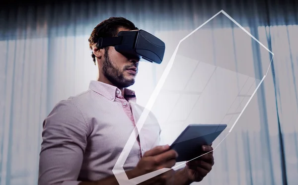 Geschäftsmann mit Oculus — Stockfoto