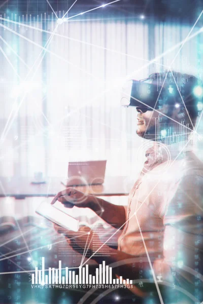 Businessman using an oculus — Stock Photo, Image