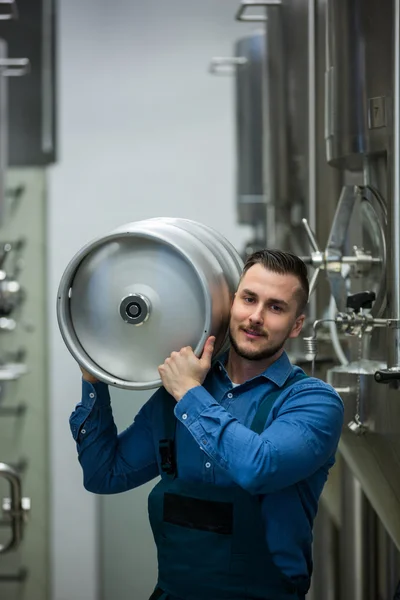 Portrait of brewer carrying keg — Stock Photo, Image