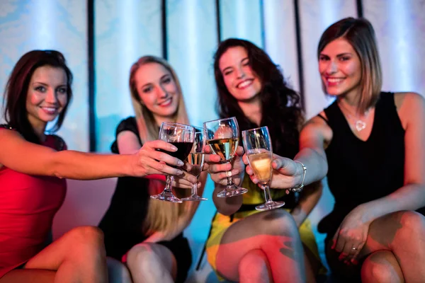 Friends toasting glass of champagne — Stock Photo, Image