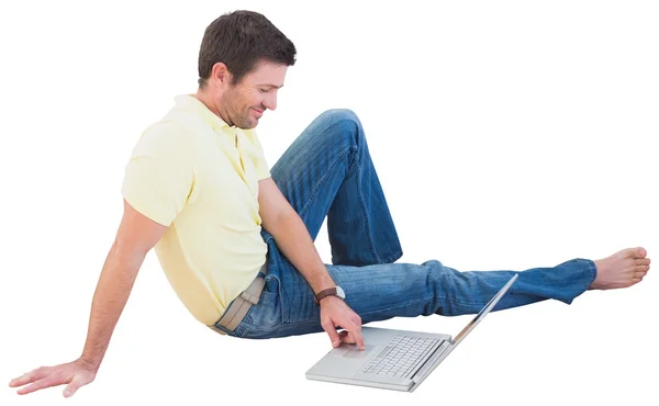 Smiling man using a laptop — Stock Photo, Image