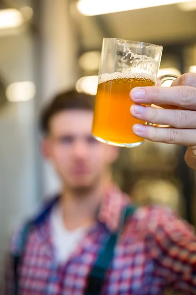 Brauer testen Bier — Stockfoto