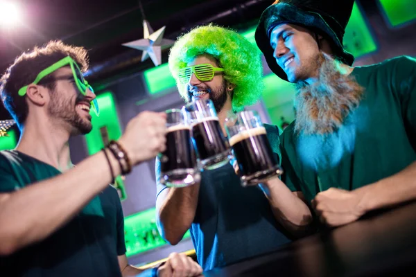 Male friends toasting beer mugs — Stock Photo, Image