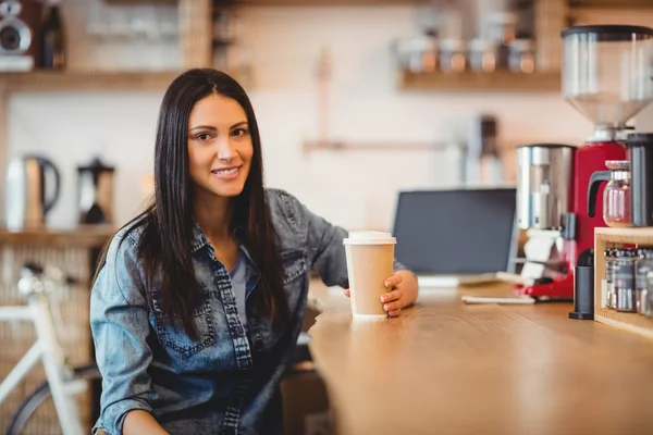 Portrait of woman having coffee — Stock Photo, Image