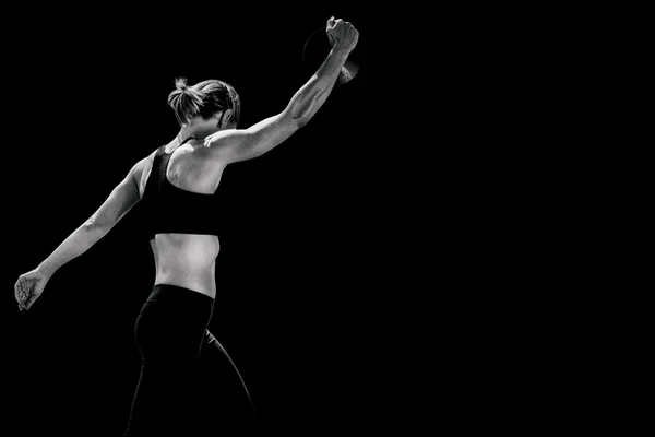 Mujer deportiva preparando su lanzamiento de disco — Foto de Stock