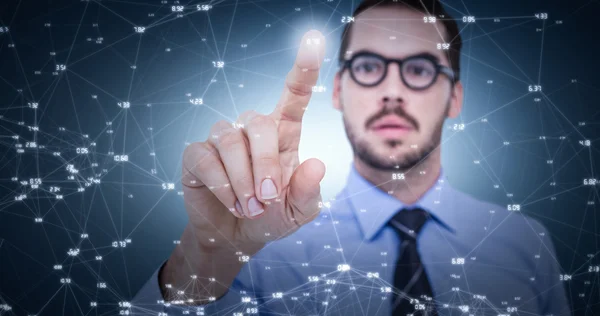 Hombre de negocios con gafas apuntando — Foto de Stock