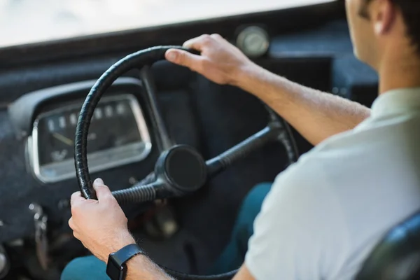 Autista che guida un autobus — Foto Stock