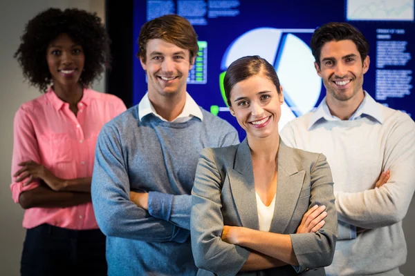 Portret van mensen uit het bedrijfsleven staan in de gespreksruimte — Stockfoto