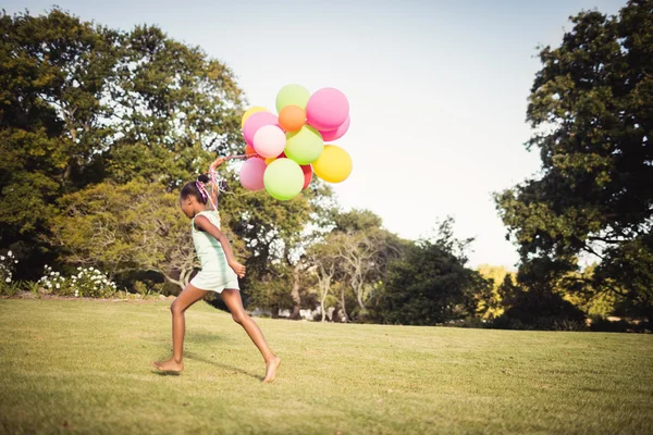 Figlia in possesso di palloncino — Foto Stock