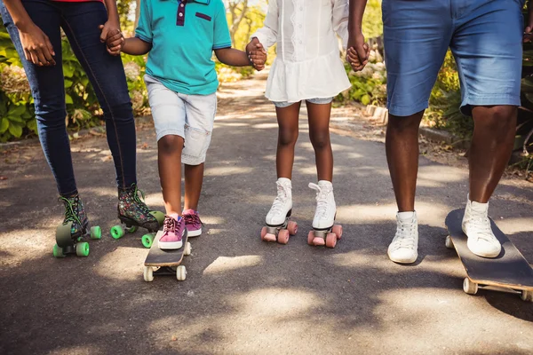 Fokusera på benen av familjen — Stockfoto