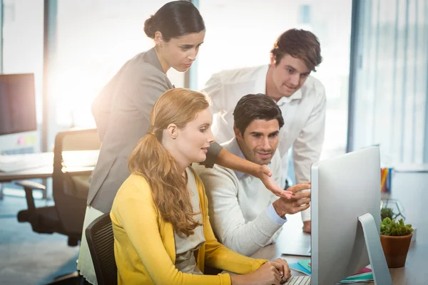 Business people working on computer — Stock Photo, Image