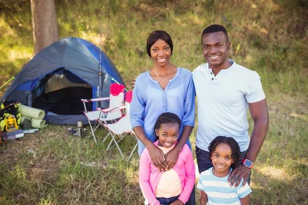 Famiglia felice godendo insieme — Foto Stock