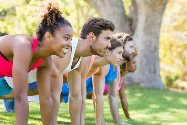Group of friends exercising — Stock Photo, Image