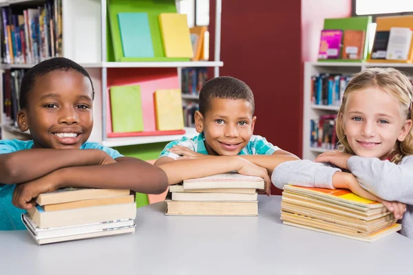 Portrait of kids in library — Stock Photo, Image