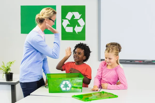 Teacher and kids giving high five to kids — Stock Photo, Image