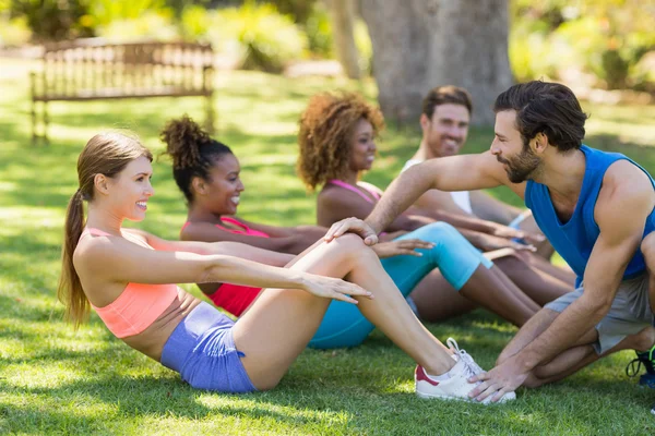 Group of friends exercising — Stock Photo, Image