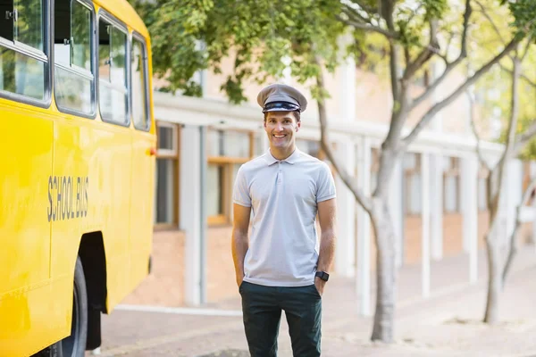 Lächelnder Busfahrer mit Händen in der Tasche — Stockfoto