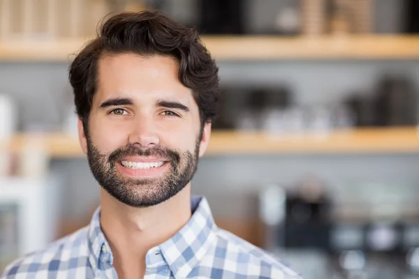 Portret van een lachende man — Stockfoto