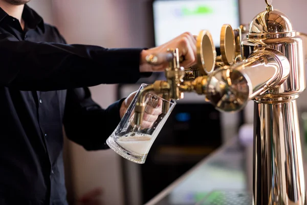 Bartender pouring beer — Stock Photo, Image