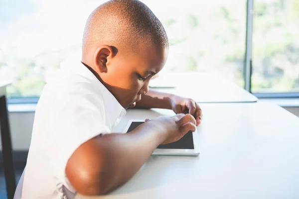 Schoolkid using digital tablet in classroom — Stock Photo, Image