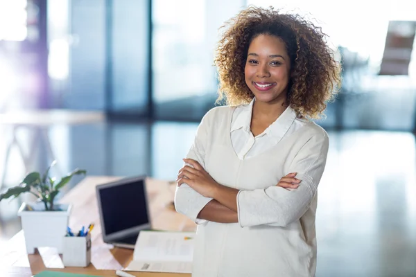 Smiling woman standing in office — Stock Photo, Image