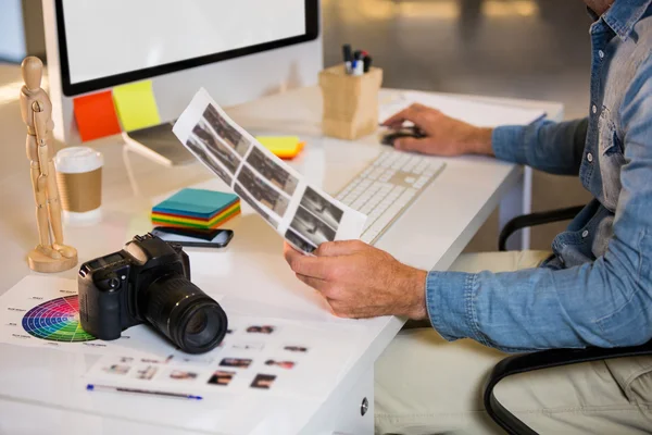 Penyunting foto sedang bekerja — Stok Foto