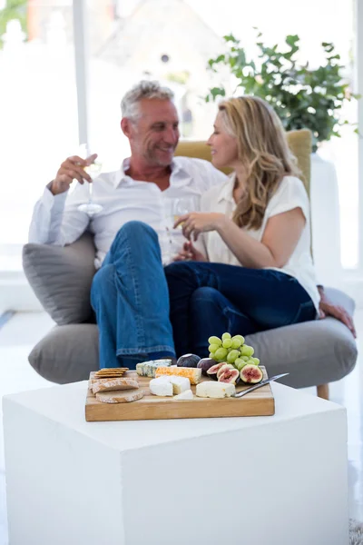 Food on table with smiling couple — Stock Photo, Image