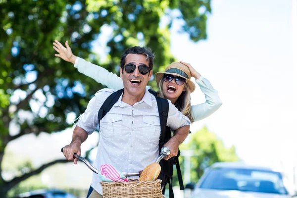 Cheerful couple riding bicycle — Stock Photo, Image